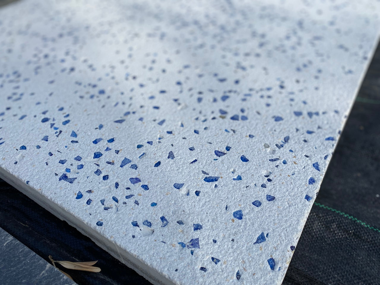 Losa Blanca Cristal Azul | 75x75x5 cm. | Palet 23 piezas