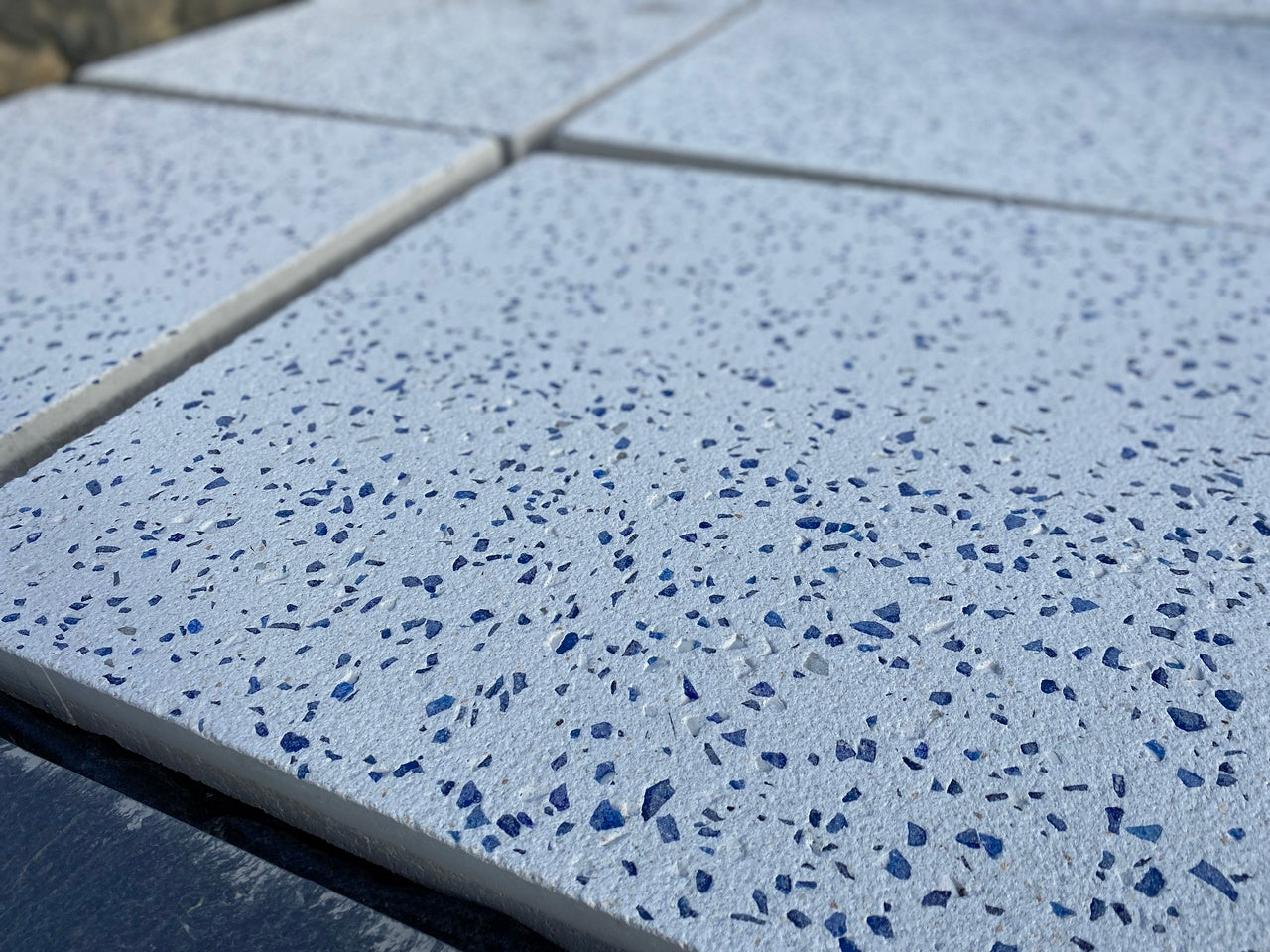 Losa Blanca Cristal Azul | 75x75x5 cm. | Palet 23 piezas