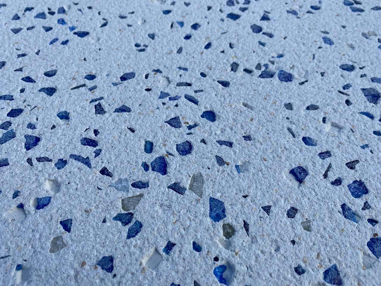 Losa Blanca Cristal Azul | 75x75x5 cm. | Palet 23 piezas