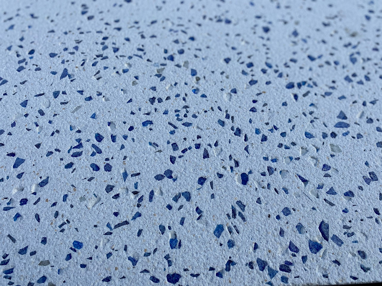 Losa Blanca Cristal Azul | 75x75x5 cm. | Palet 23 piezas