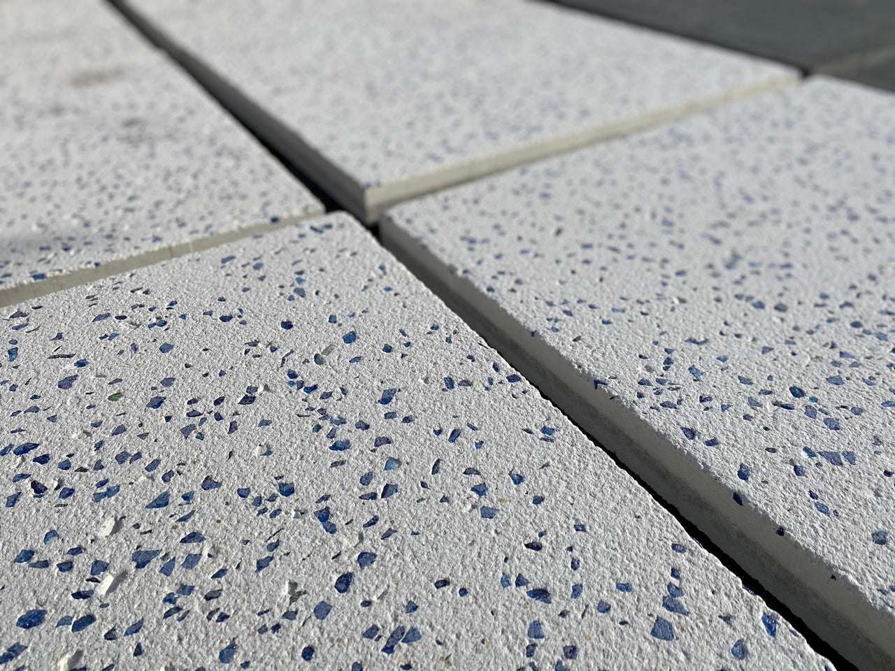 Losa Blanca Cristal Azul | 75x75x5 cm. | Palet 23 piezas