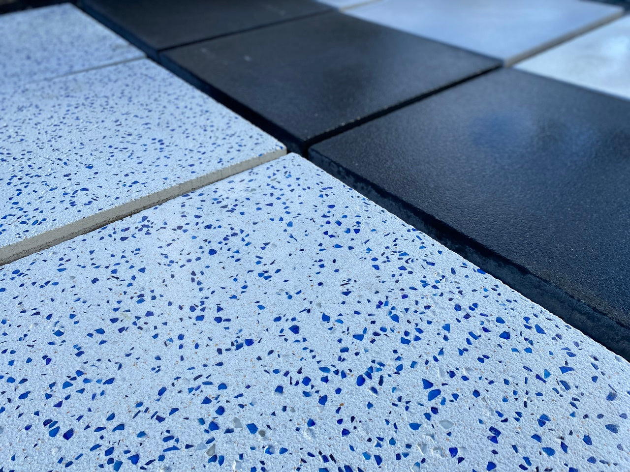 Losa Blanca Cristal Azul | 75x75x5 cm. | Palet 23 piezas
